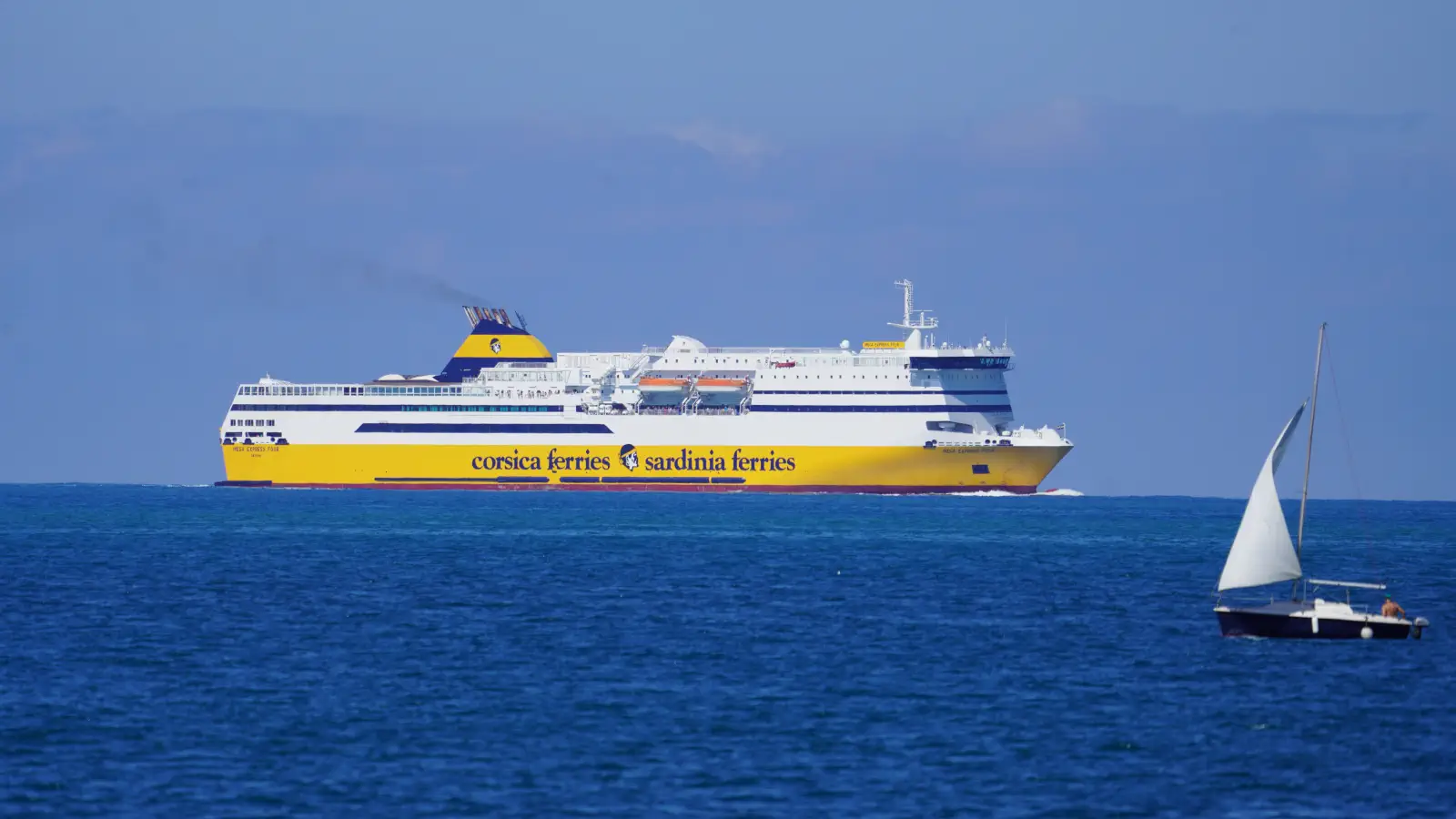 Il Traghetto Mega Express Four di Corsica Ferries a destinazione di Livorno.