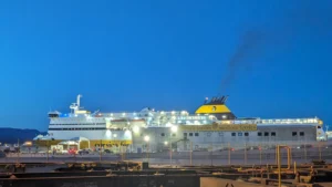 Savona Il terminal traghetti di Corsica Ferries Sardinia Ferries a Savona. Sullo sfondo, il traghetto Mega Express Four di Corsica Ferries.
