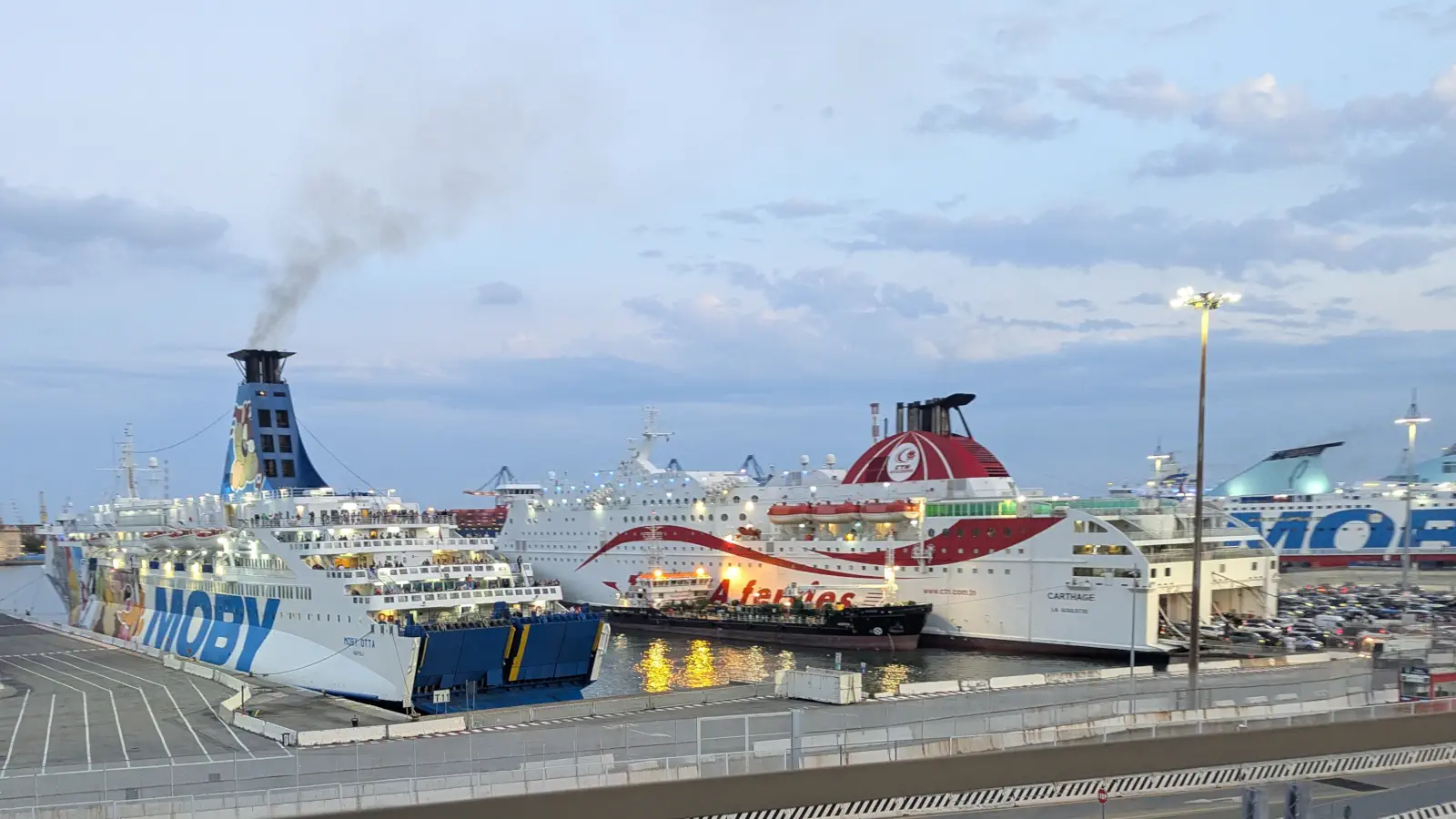 Il Traghetto Carthage di CTN Ferries nel porto di Genova.