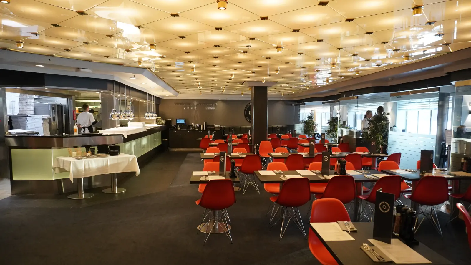 Traghetto Il ristorante italiano Little Italy sulla nave DFDS-Crown Seaways.