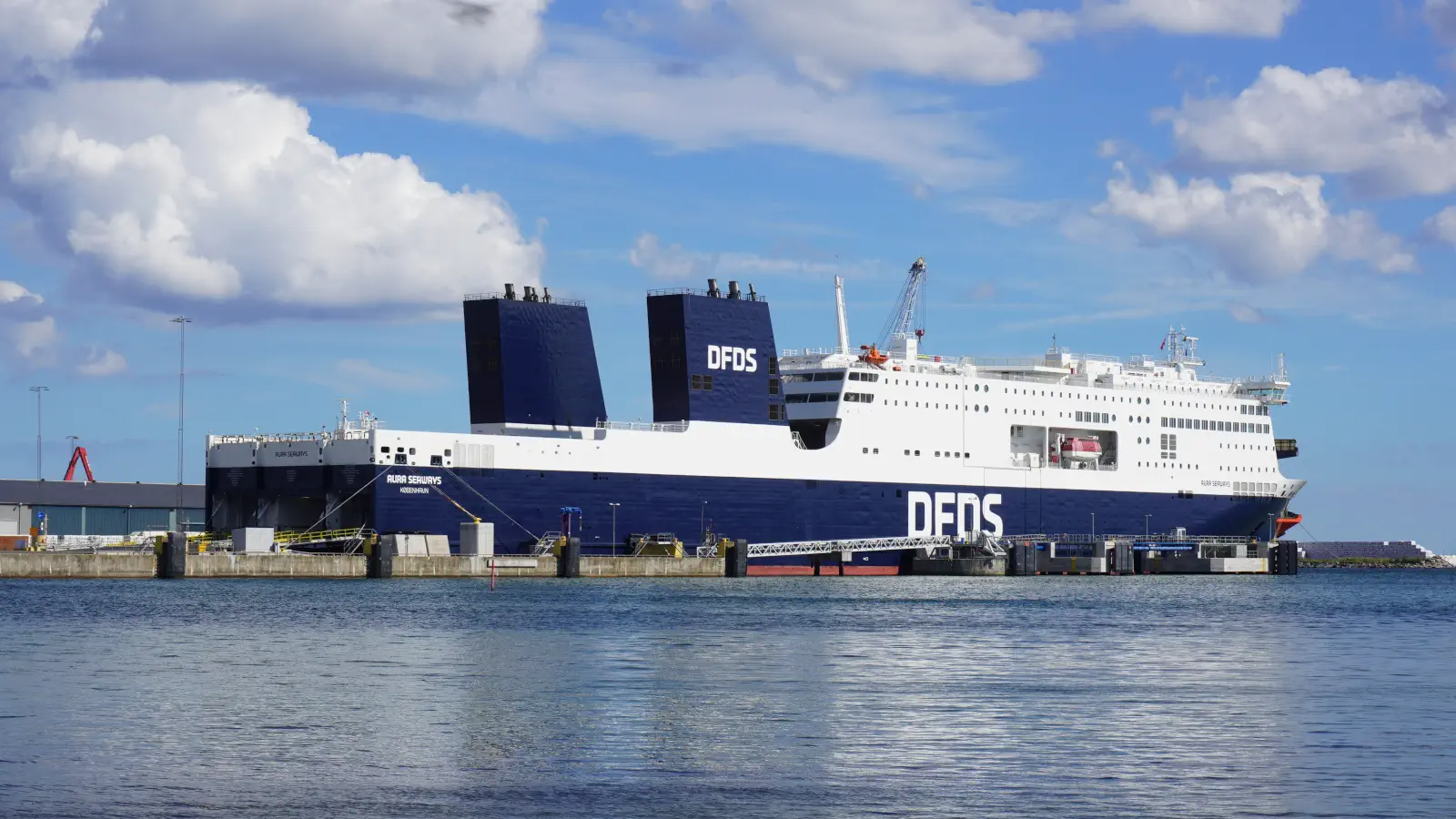 Il Traghetto Aura Seaways della DFDS a Karlshamn.