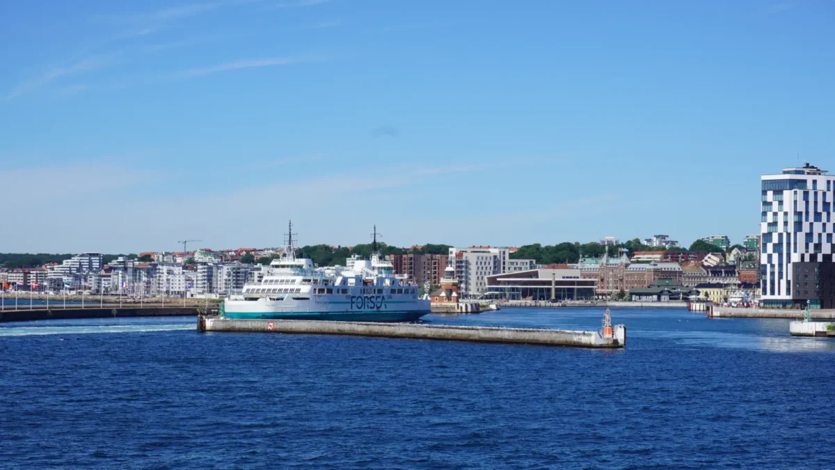 Vista del porto dei traghetti di Helsingborg, in Svezia.