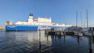 Finnlines Traghetto Travemünde Finntrader entra nel porto di .