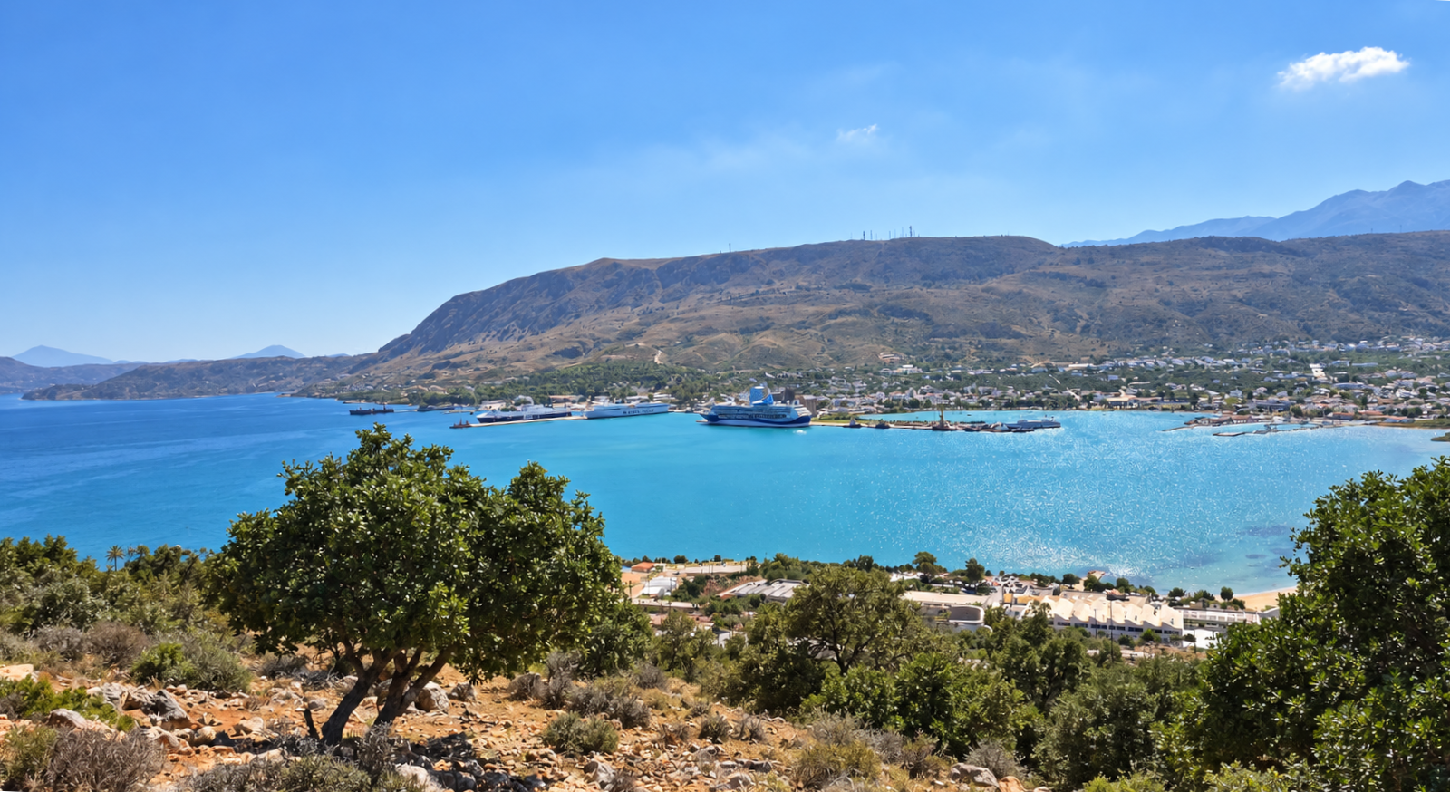 Blick auf den Fährhafen Souda (Chania) auf Kreta.