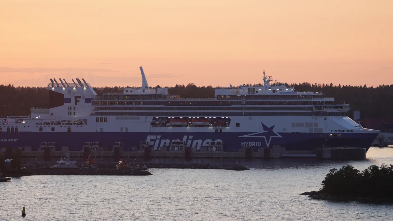 Finnlines Traghetto La Finnsirius nel porto di Kapellskär poco prima della partenza per Naantali.