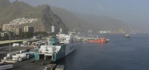 Traghetto Balearia Il Marie Curie, da a Fred. La Olsen viene noleggiata nel porto di Santa Cruz de Tenerife.