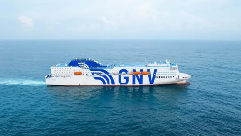 Il traghetto GNV VIRGO opera sulla rotta Genova-Palermo.