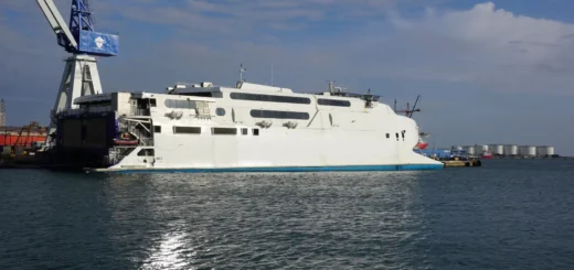 Il traghetto veloce HSC Max nel porto di Frederikshavn (Danimarca).