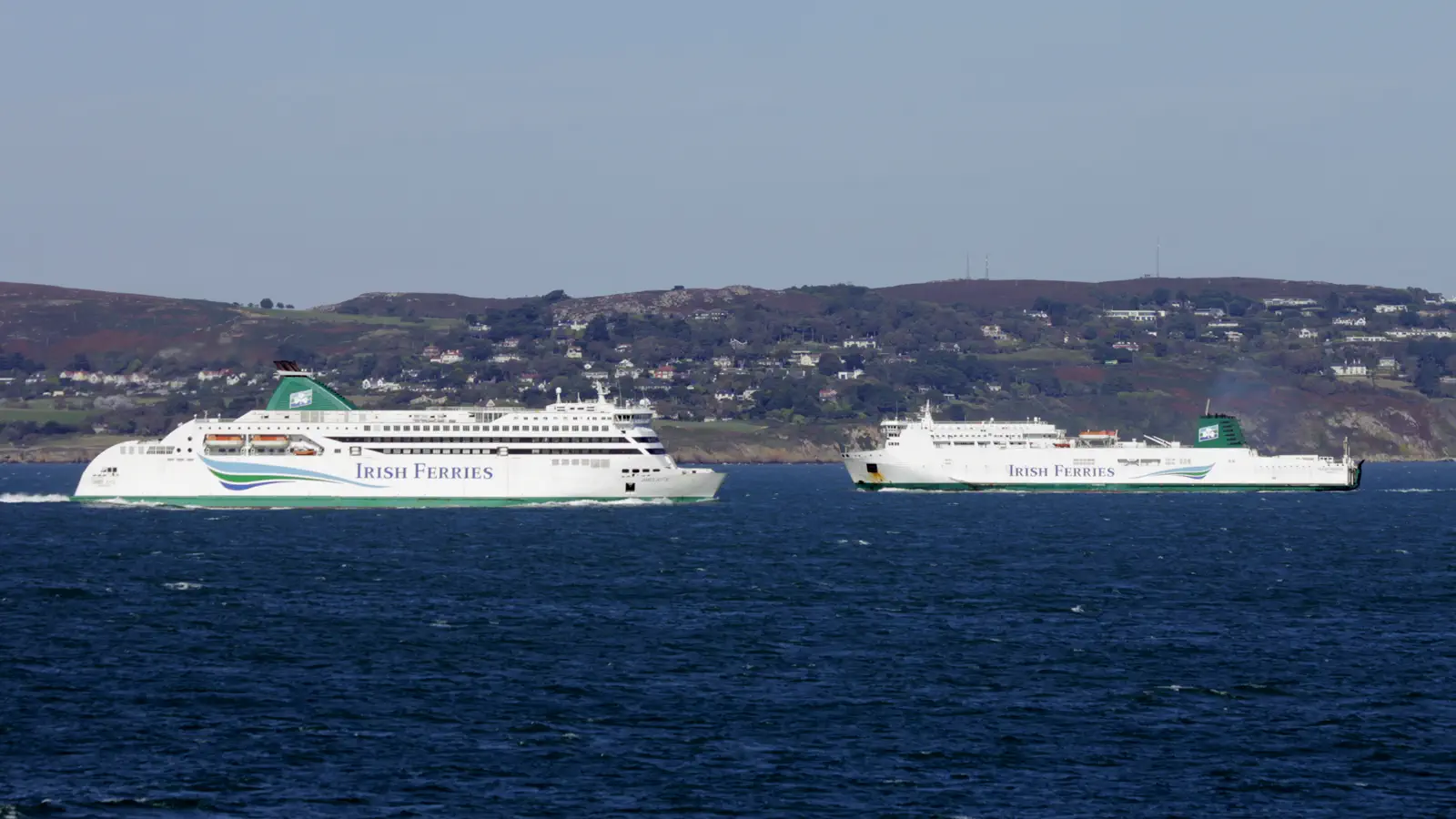 I traghetti James Joyce e Isle of Inishmore di Irish Ferries operano tra l'Irlanda e l'Inghilterra.