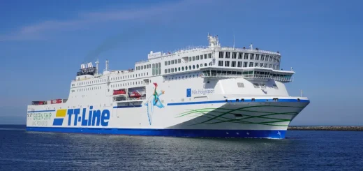 TT-Line Traghetto Il nuovo Nils Holgersson in arrivo nel porto di Rostock da Trelleborg