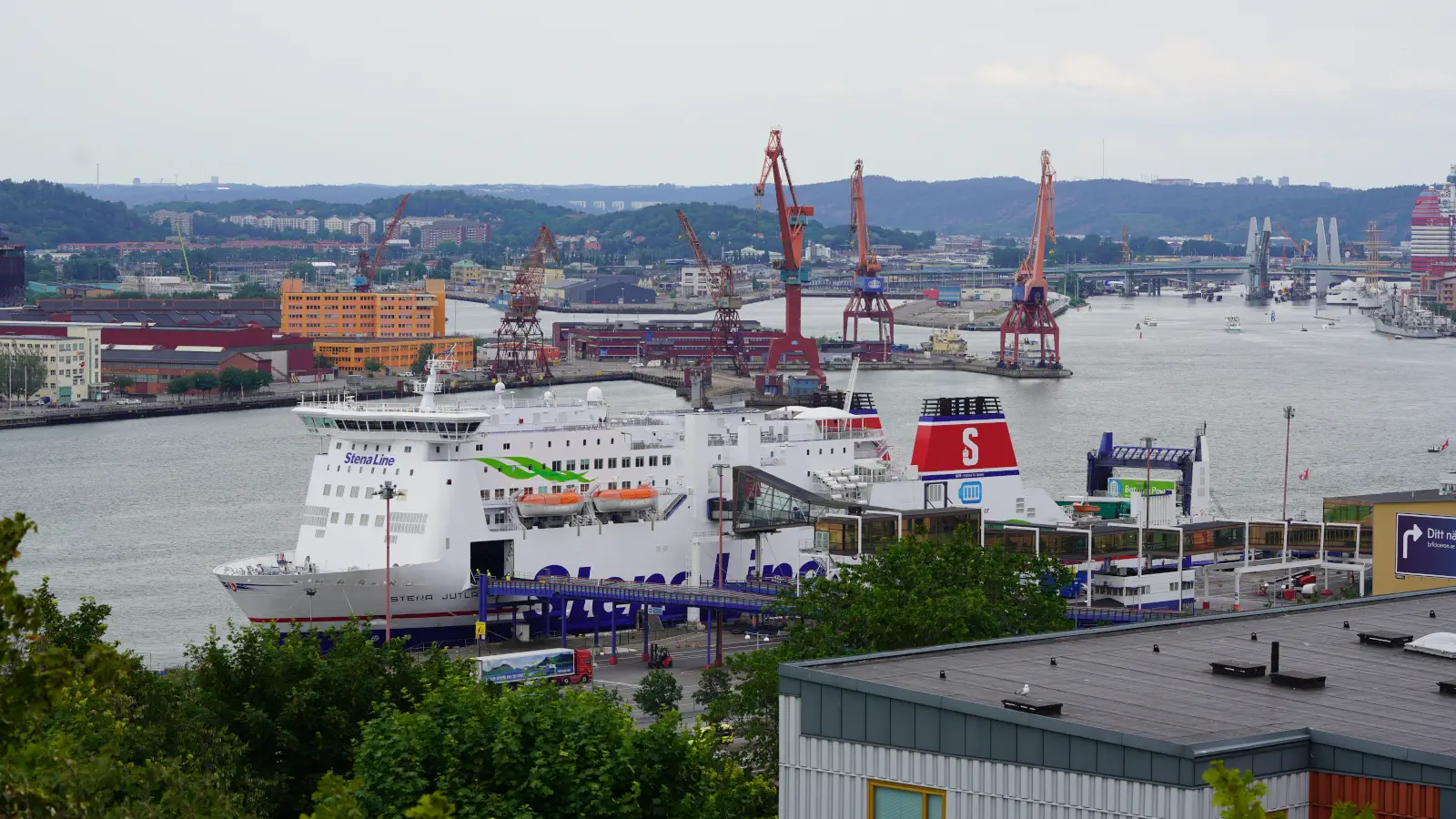 Traghetto Stena Line La Stena Jutlandica della compagnia di navigazione al terminal traghetti di Göteborg prima della partenza per Fredrikshaven.