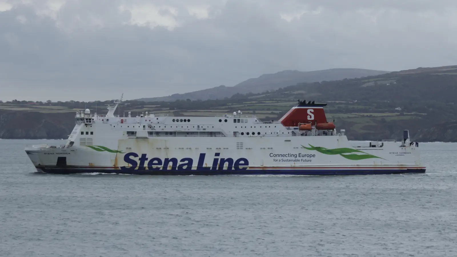 Il traghetto Stena Line Stena Nordica viaggia tra Rosslare e Fishguard.