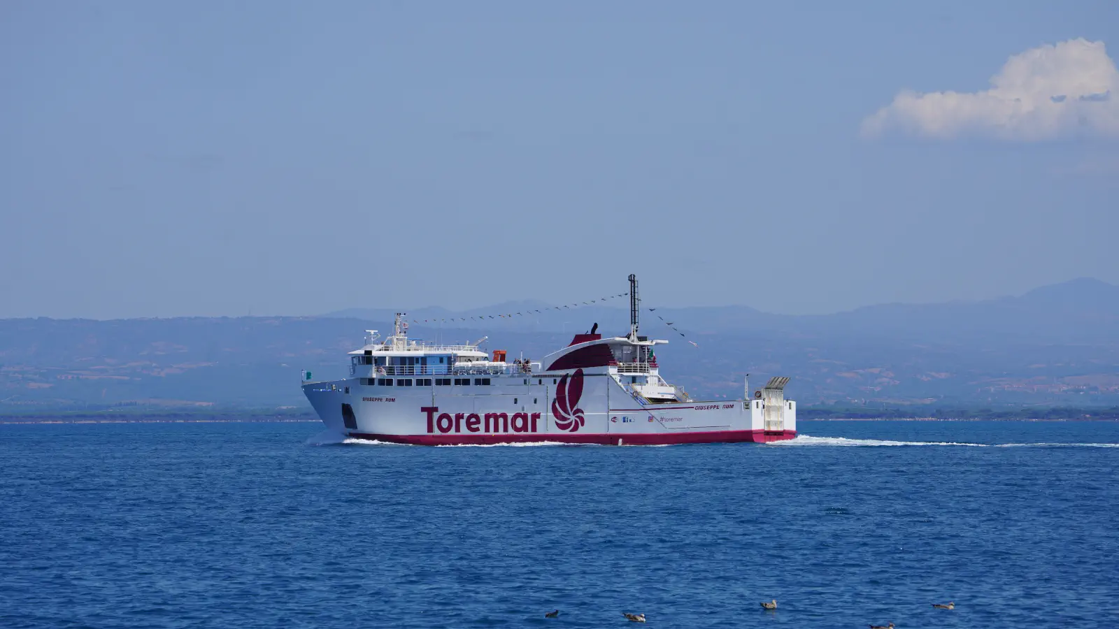 Die Toremar Fähre Giuseppe Rum auf dem Weg von Porto Santo Stefano zum Insel Giglio.