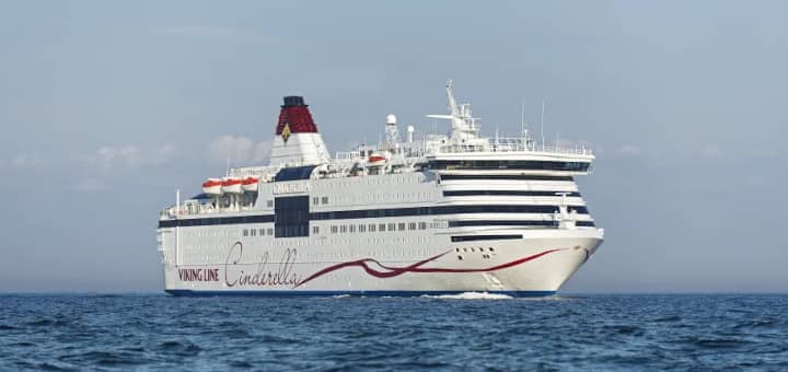 Traghetto Viking LineLa Cenerentola di . Qui ancora con il suo abito bianco. Viking Line Traghetti Ora viaggia anche nel tipico rosso di .