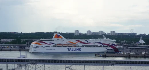 Traghetto La Tallink Baltic Queen nel porto di Tallinn.