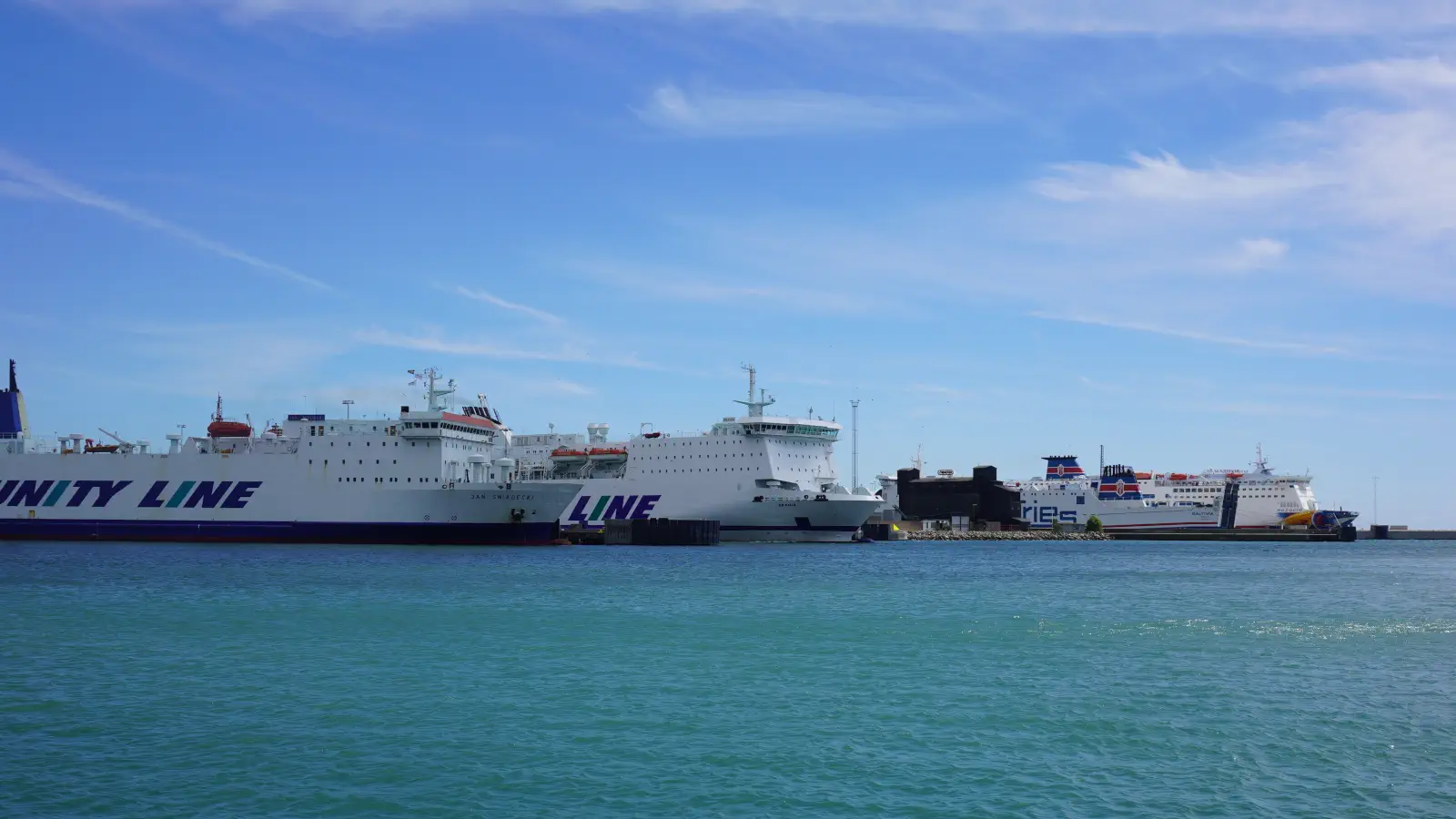 Traghetti della Unity Line e delle Polferries nel porto di Ystad prima della partenza a Swinemünde.